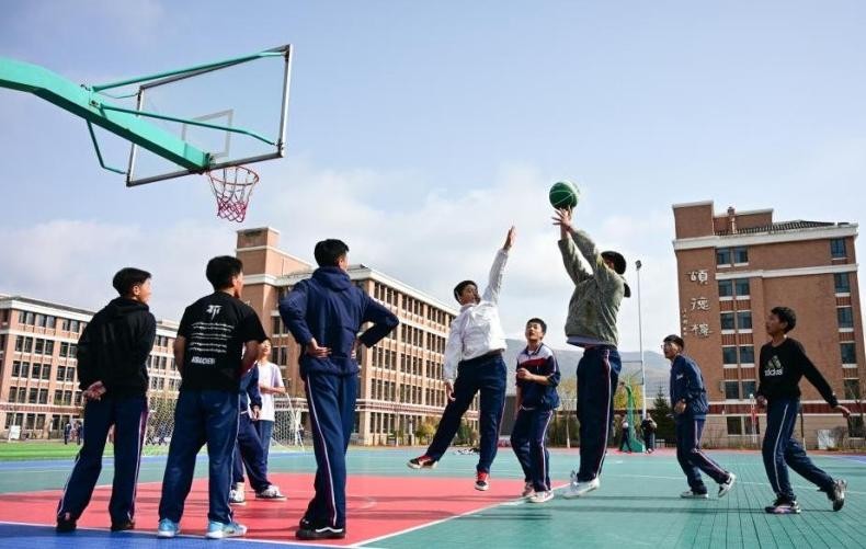 青海西宁：高原学子的“飞地校园”