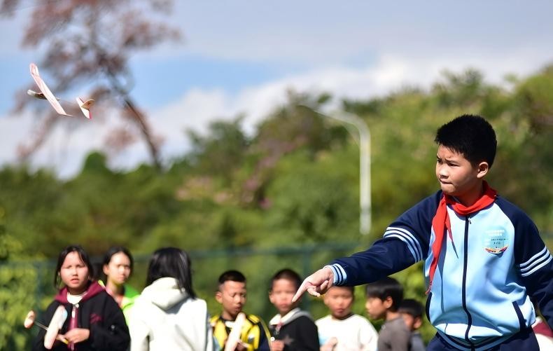 广西贺州：青少年航空航天教育竞赛举行