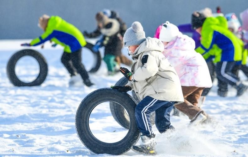 内蒙古呼伦贝尔：冰雪校园 美育童心