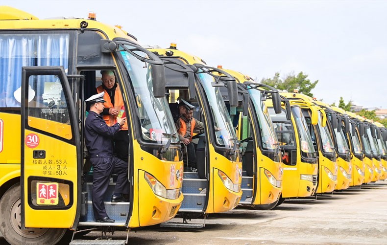 江西赣州：检查校车迎开学