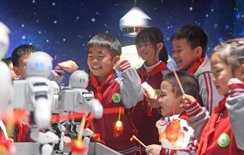 福建泉港：智趣元宵 点亮童心