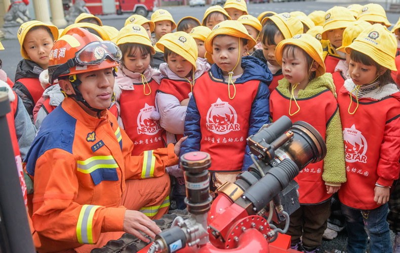 湖南道县：萌娃学消防 安全伴成长