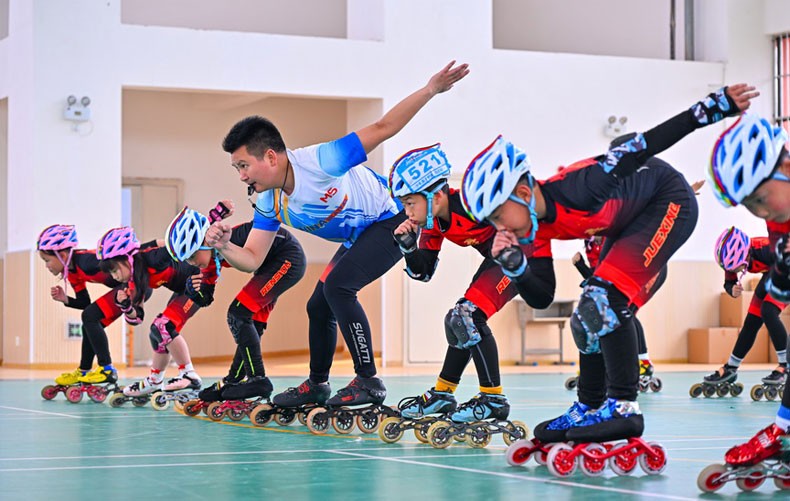 四川仁寿：轮滑运动进校园