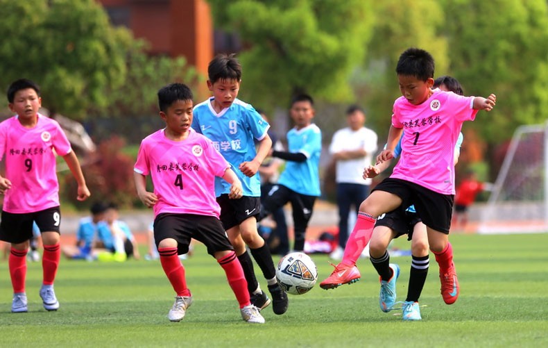 足球小将角逐绿茵场