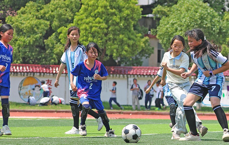 江西泰和：足球小将驰骋绿茵场