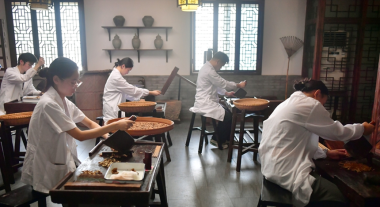 药香中传承中药炮制技艺