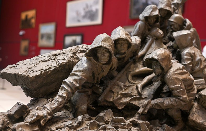 “人民·丰碑——中国国家博物馆馆藏经典美术作品展”在国博举行