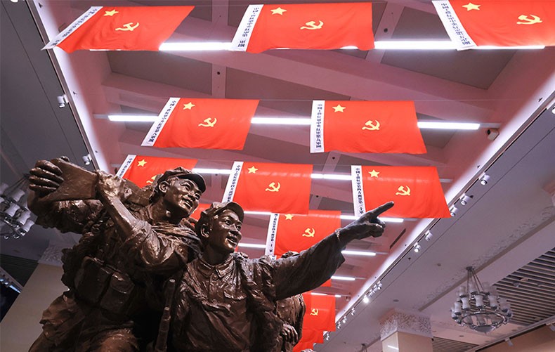 “伟大的远征——纪念中国工农红军长征胜利90周年主题展览”在京开幕