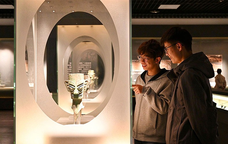 宁夏银川：青铜文物联展引客来